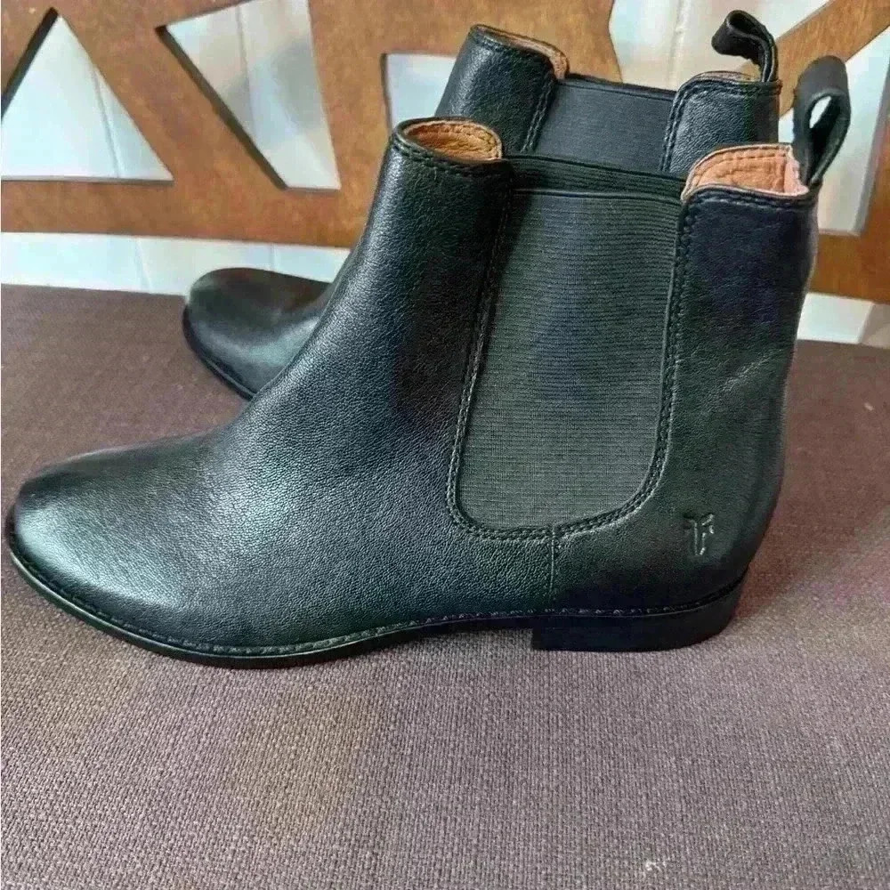 Frye Carly Chelsea Black Boots worn once please see the image - Picture 6 of 10